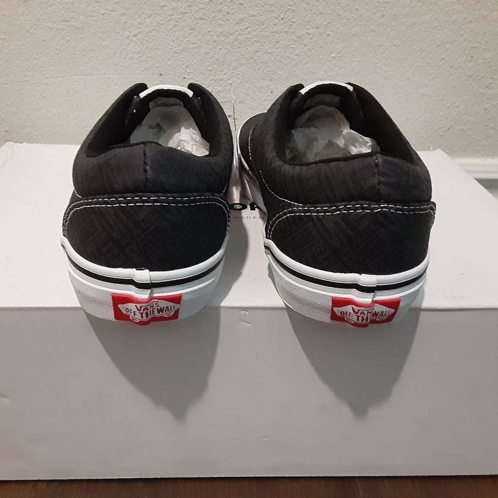 Vans - Picture 3 of 4